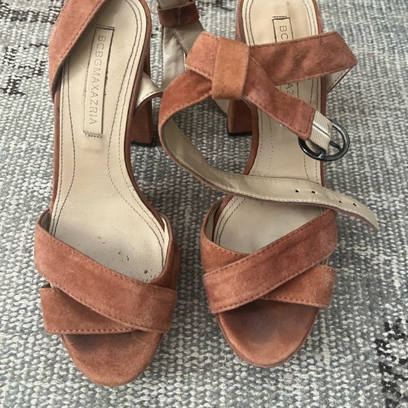 BCBG suede camel rusty color with ankle strap and platform heel - Picture 3 of 7